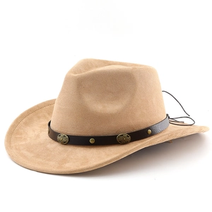 Classico cappello da cowboy western in finta pelle scamosciata color cammello con borchie