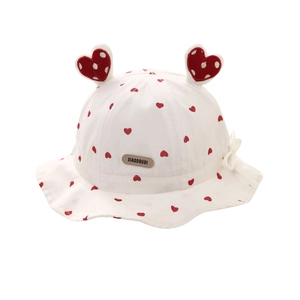 Chapeau de soleil blanc pour bébé avec motifs cœurs rouges et cœurs 3D décoratifs