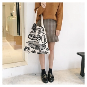 Borsa tote minimalista in tela bianca con stampe botaniche nere per uso quotidiano
