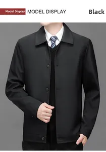 Nahaufnahme der schwarzen Business-Casual-Jacke mit klassischem Revers und Knopfverschluss
