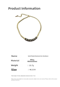 Détail macro montrant les dimensions et la longueur du collier ras du cou en émail