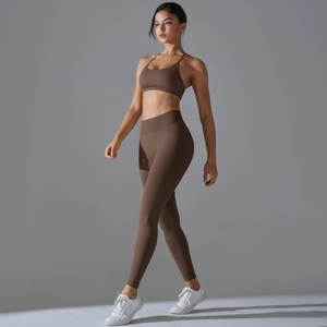 Detail of coffee-colored seamless yoga set with V-back sports bra and high waist leggings