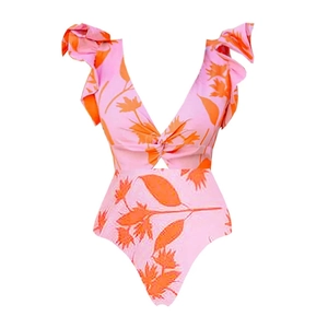 Dettagli del costume intero floreale con scollo a V, volant e stampe tropicali rosa