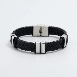 Bracelet minimaliste en cuir tressé noir avec anneaux métalliques argentés et fermoir