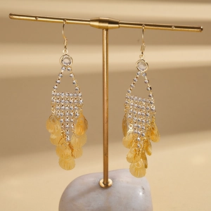 Elegante goldene Blatt-Quastenohrringe mit funkelnden Strasssteinen im Vintage-Hofstil