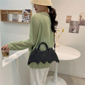 Gotische Fledermaus Umhängetasche mit Spinnennetz Design, stylische PU Leder Handtasche.