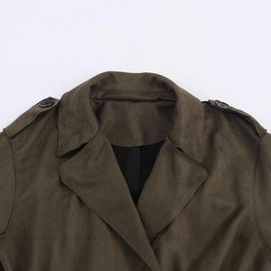 Trench-coat long en similicuir suédé vert olive avec revers et détails aux épaules