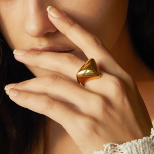 Moderner Edelstahl Dreieck Geometrischer Ring Für Damen Poliert Gold Silber Minimalistischer Designer Stil Fingerring Schmuck