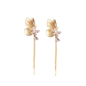 Orecchini a farfalla placcati in oro 18k con nappe e pietre di zircone lucide