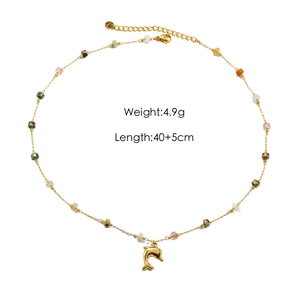 Elegante collana in acciaio inossidabile placcato oro 14K con pietre e ciondolo delfino