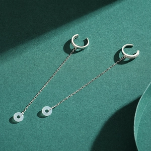 Boucles d'oreilles clips en argent S925 avec pendentifs verts et fines chaînes pendantes
