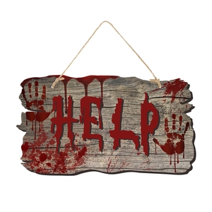 Détail de plaque en bois d'Halloween avec empreintes de mains sanglantes et texte HELP