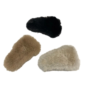 Plüsch-Haarklammern aus Kunstpelz in Schwarz Braun und Beigegrau für Winter-Styles