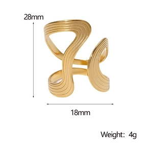 Detail showing the 28mm irregular gold wave ring dimensions and 4g weight specs