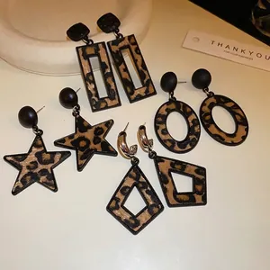 Lot de boucles d'oreilles géométriques léopard aux formes étoile et ovale pour femme
