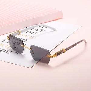 Frameless polygonal sunglasses with grey gradient lenses and marble pattern temples