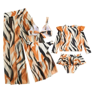 Ensemble de bain 5 pièces imprimé tigre avec pantalon de plage et détails à volants