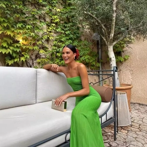Elegant green strapless pleated knit dress for women with a slim fit formal design
