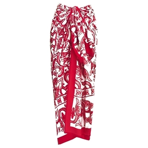 Détail du paréo imprimé baroque ethnique rouge et blanc avec lien ajustable à la taille