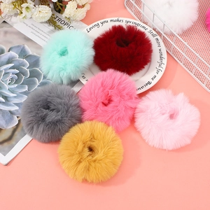 Collection de chouchous colorés en fausse fourrure de lapin aux tons doux et vifs