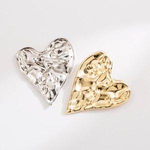 Western Fashion Stainless Steel Heart Brooch For Women Exaggerated Lava Texture Metallic Irregular Heart Shape Pin Jewelry