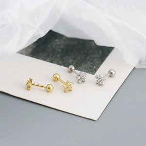 Detailed close-up of 925 silver flower stud earrings with sparkling cubic zirconia stones