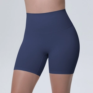 Vue détaillée du short de yoga bleu marine à taille haute avec ceinture de soutien et mat