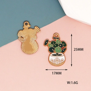 Detail view of succulent cactus pendant with 25x17mm size and 1.6g weight metrics
