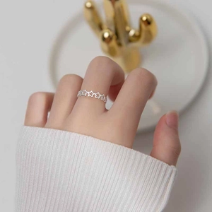Anello con stelle traforate in argento sterling S925 minimalista regolabile per donna