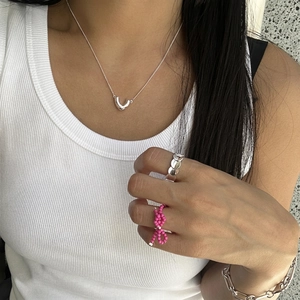 Minimalist 925 sterling silver V-necklace with elegant rings and beaded bow jewelry set