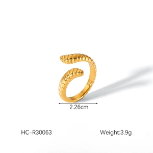 Detailed size view of an 18K gold stainless steel spiral ring with dimensions and weight