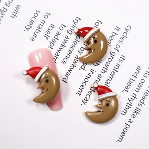 Nahaufnahme von Mond-Nagelschmuck mit Weihnachtsmützen für festliche 3D-Nagelkunst