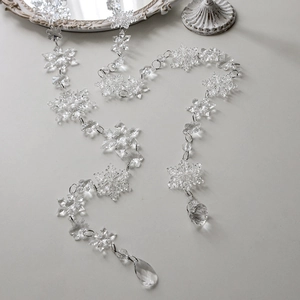 Elegant acrylic snowflake ornament chain with teardrop pendants for Christmas tree decor