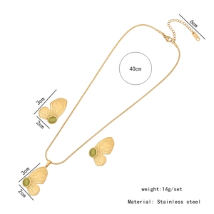 Detailed size specifications for gold butterfly jewelry set with green gemstones
