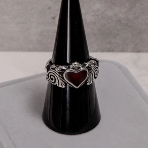 Fashionable titanium steel ring with a red heart and detailed scrollwork relief