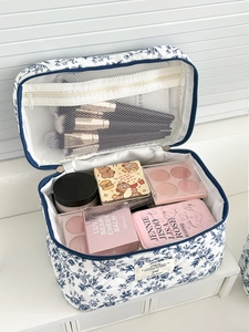 Trousse de maquillage matelassée à fleurs bleues avec double fermeture et grande capacité