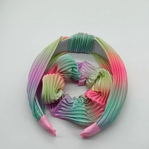 Set fascia per capelli plissettata arcobaleno e elastico coordinato da donna