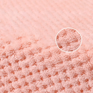 Serviette de bain rose à séchage rapide en microfibre douce pour le sport et la piscine