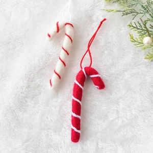 Mini cannes à sucre en feutre pour sapin de Noël avec rayures spirales rouges et blanches