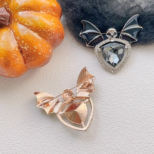 Broche Halloween vintage crâne chauve-souris avec cristal gris pour femmes