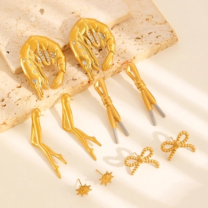 Ensemble de boucles d'oreilles en acier doré avec soleil, nœud et formes créatives