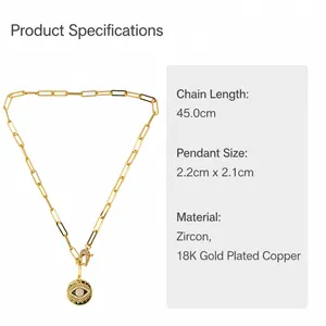 Dettaglio della collana Malocchio placcata in oro 18K con specifiche in zirconi