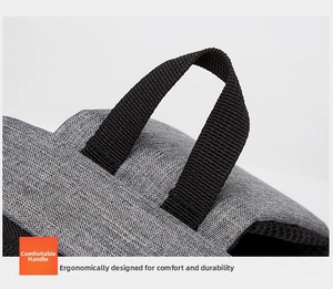 Nahaufnahme des ergonomischen schwarzen Griffs und des grauen Stoffes der Brusttasche