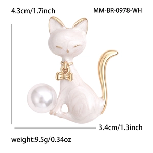 Creative enamel cat brooch with pearl and golden bow measuring 4.3cm in height