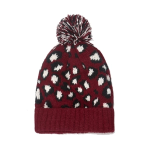 Bonnet en tricot imprimé léopard pour femme en rouge avec pompon et revers