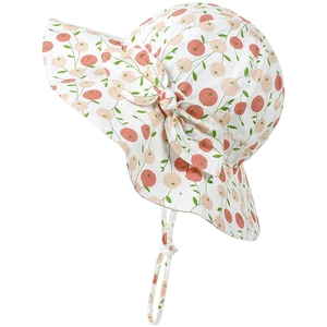 Nahaufnahme von Baby Sonnenhut mit Blumenmuster, breiter Krempe und dekorativer Schleife