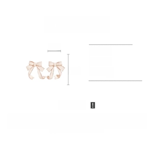 Detail of pink bow earrings with dimensions 4cm and weight 29.5g in silk texture