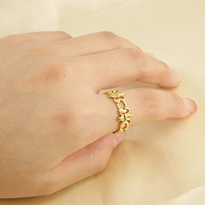 Detailed view of an 18K gold-plated stainless steel hollow chain ring on a finger