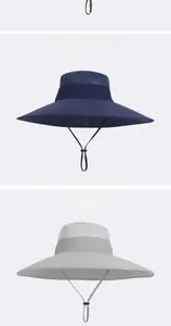 Détail du chapeau de soleil à large bord avec maille respirante et mentonnière réglable