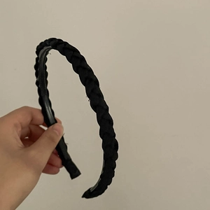 Elegant black woven padded headband featuring a classic braided texture for women